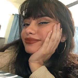 Meet your Posher, Yesenia